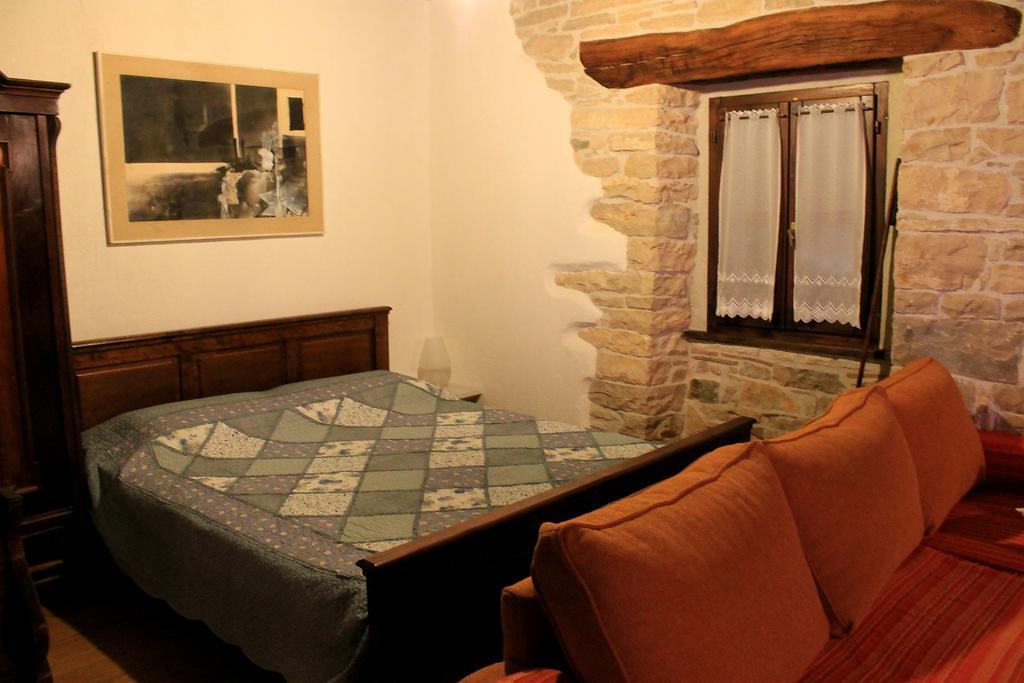 Apartments Mestri Groznjan Bilik gambar
