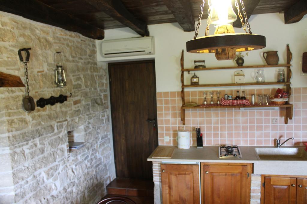 Apartments Mestri Groznjan Bilik gambar