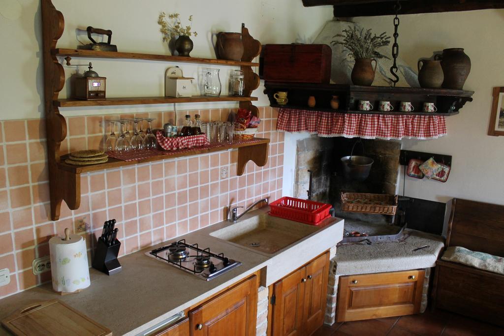 Apartments Mestri Groznjan Bilik gambar