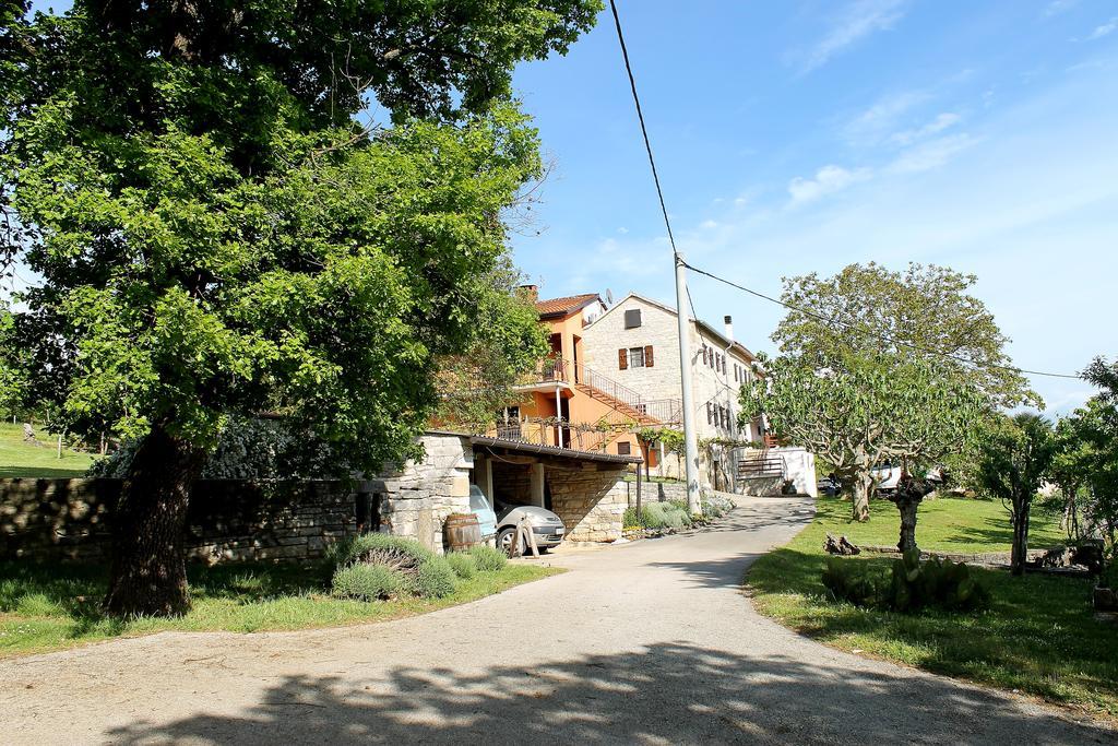 Apartments Mestri Groznjan Luaran gambar