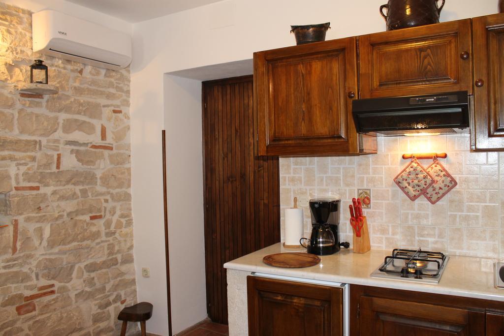Apartments Mestri Groznjan Luaran gambar