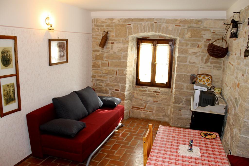 Apartments Mestri Groznjan Luaran gambar