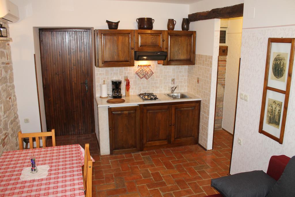 Apartments Mestri Groznjan Luaran gambar