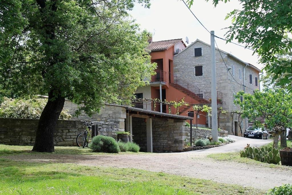 Apartments Mestri Groznjan Luaran gambar